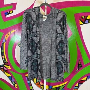 Rod's Western Wear. Gray Patterned Women's Sweater. Size Medium. Good used cond!